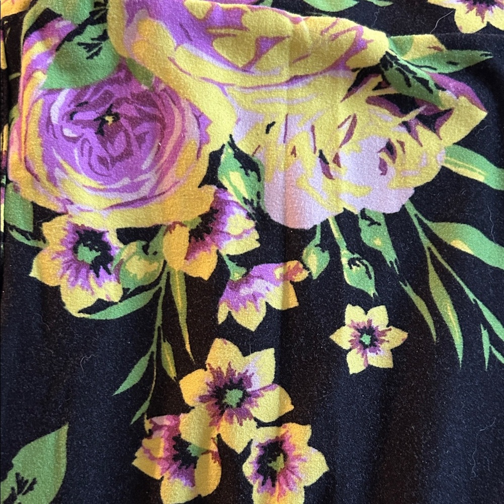 TC Lularoe leggings, black with floral print - Picture 2 of 3